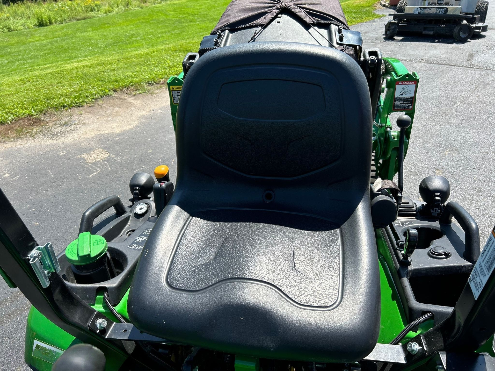 2019 John Deere 1025R thumbnail 8
