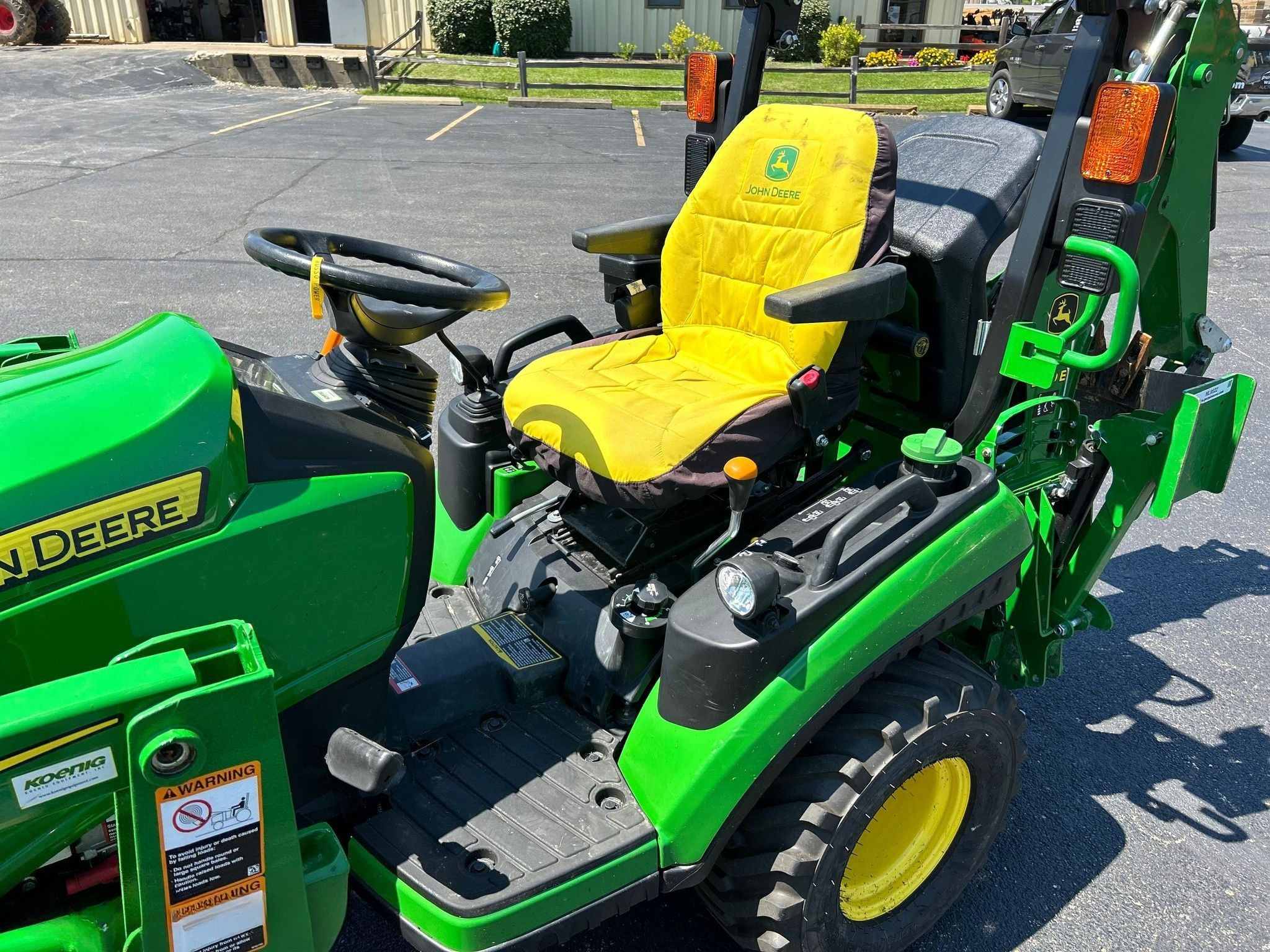 2019 John Deere 1025R thumbnail 9