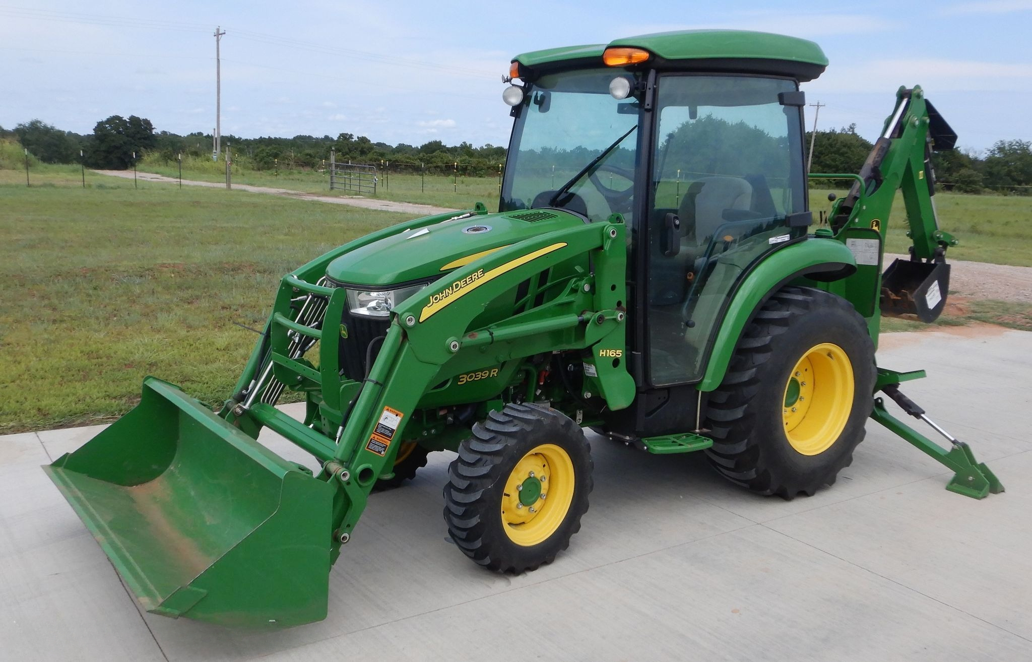 2021 John Deere 3039R thumbnail 4