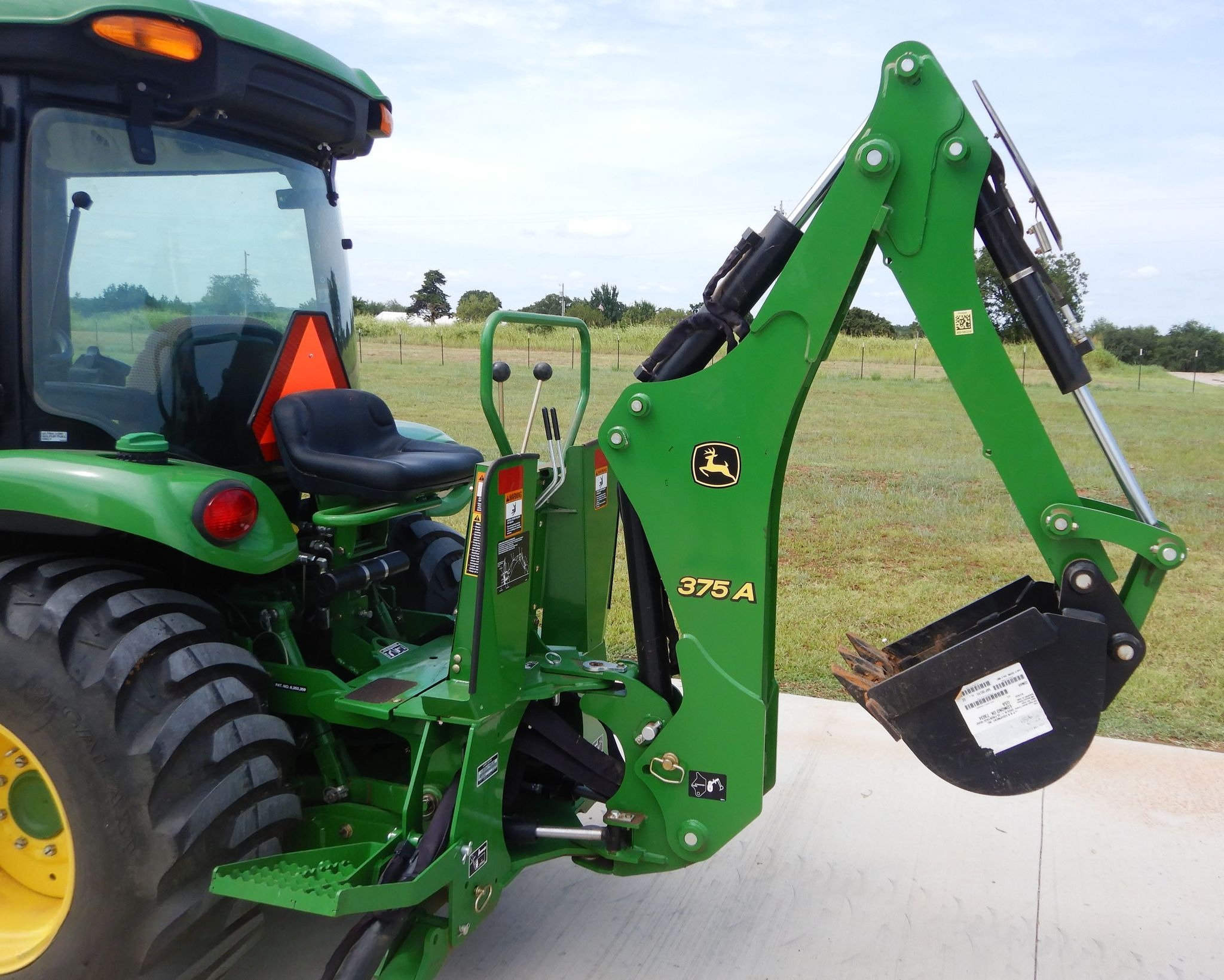 2021 John Deere 3039R thumbnail 8