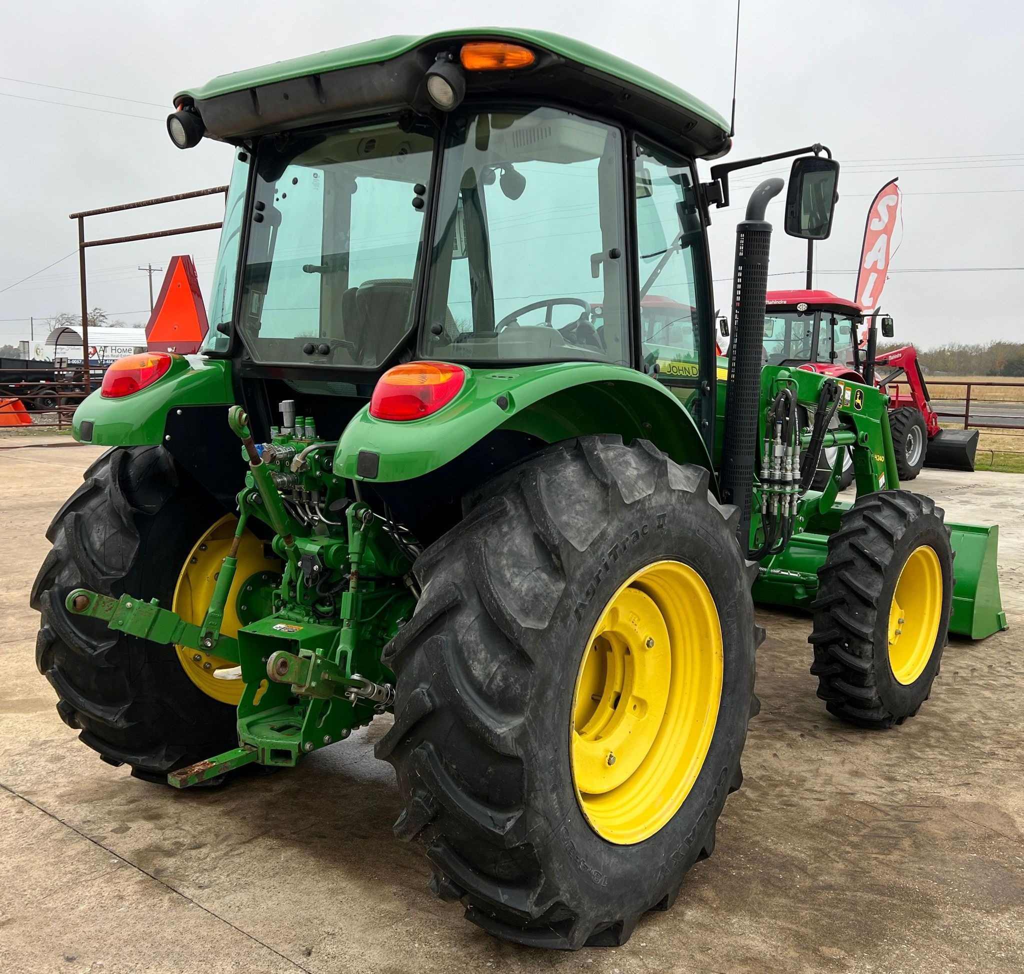 2017 John Deere 5100E MFWD Tractor  thumbnail 3