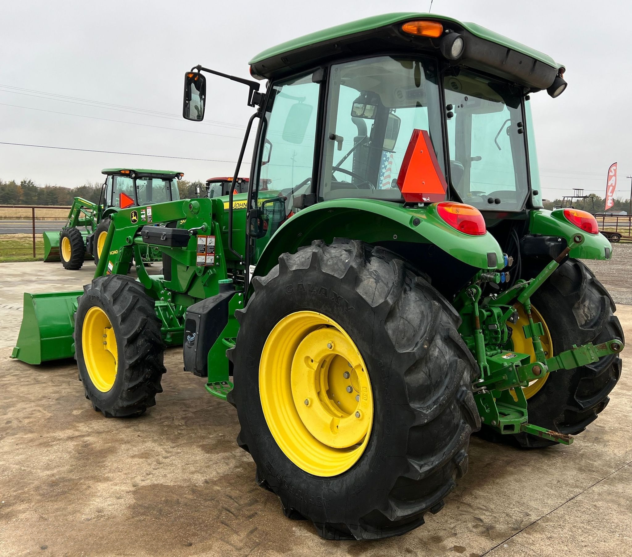 2017 John Deere 5100E MFWD Tractor  thumbnail 4