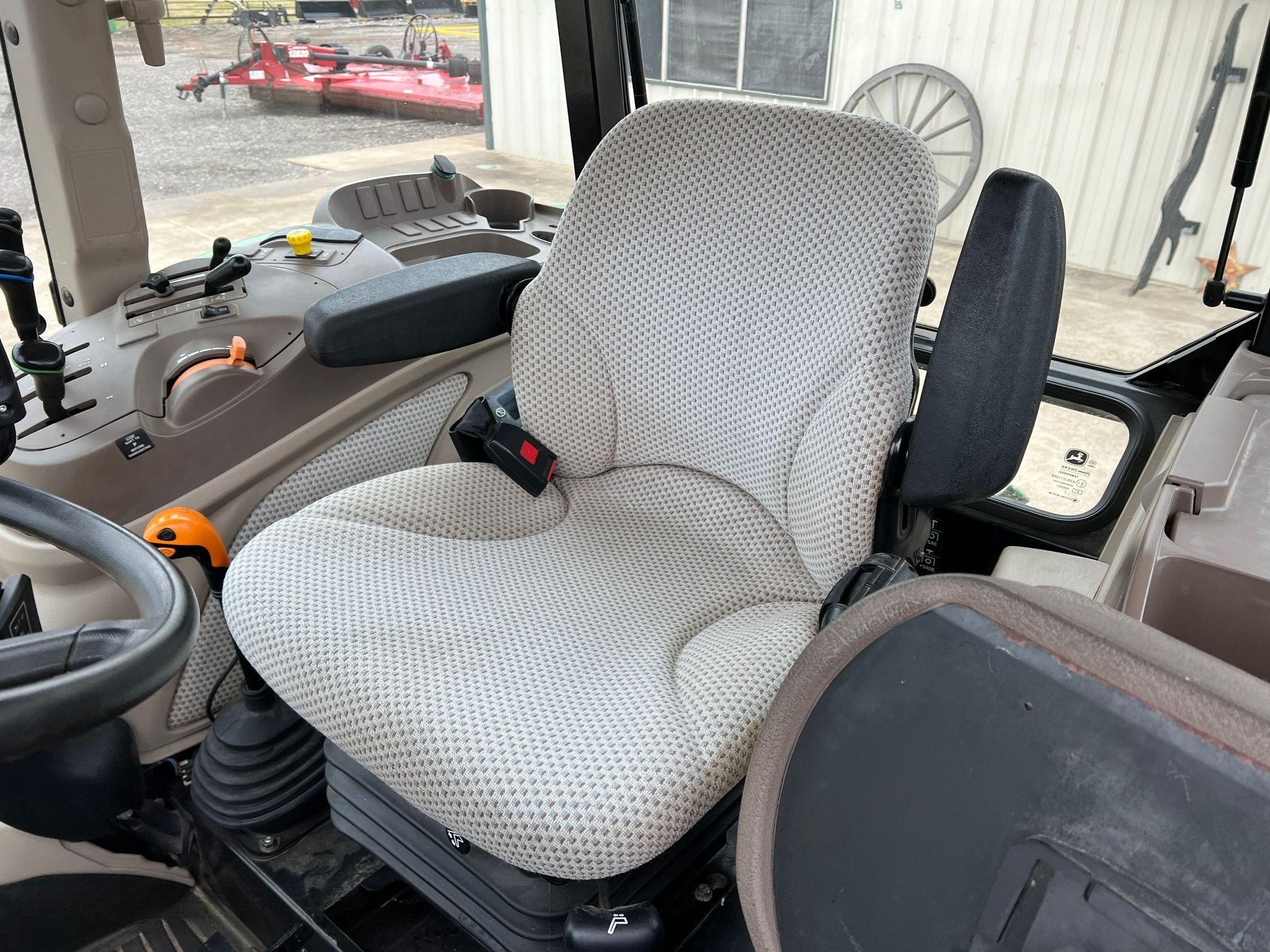 2017 John Deere 5100E MFWD Tractor  thumbnail 6