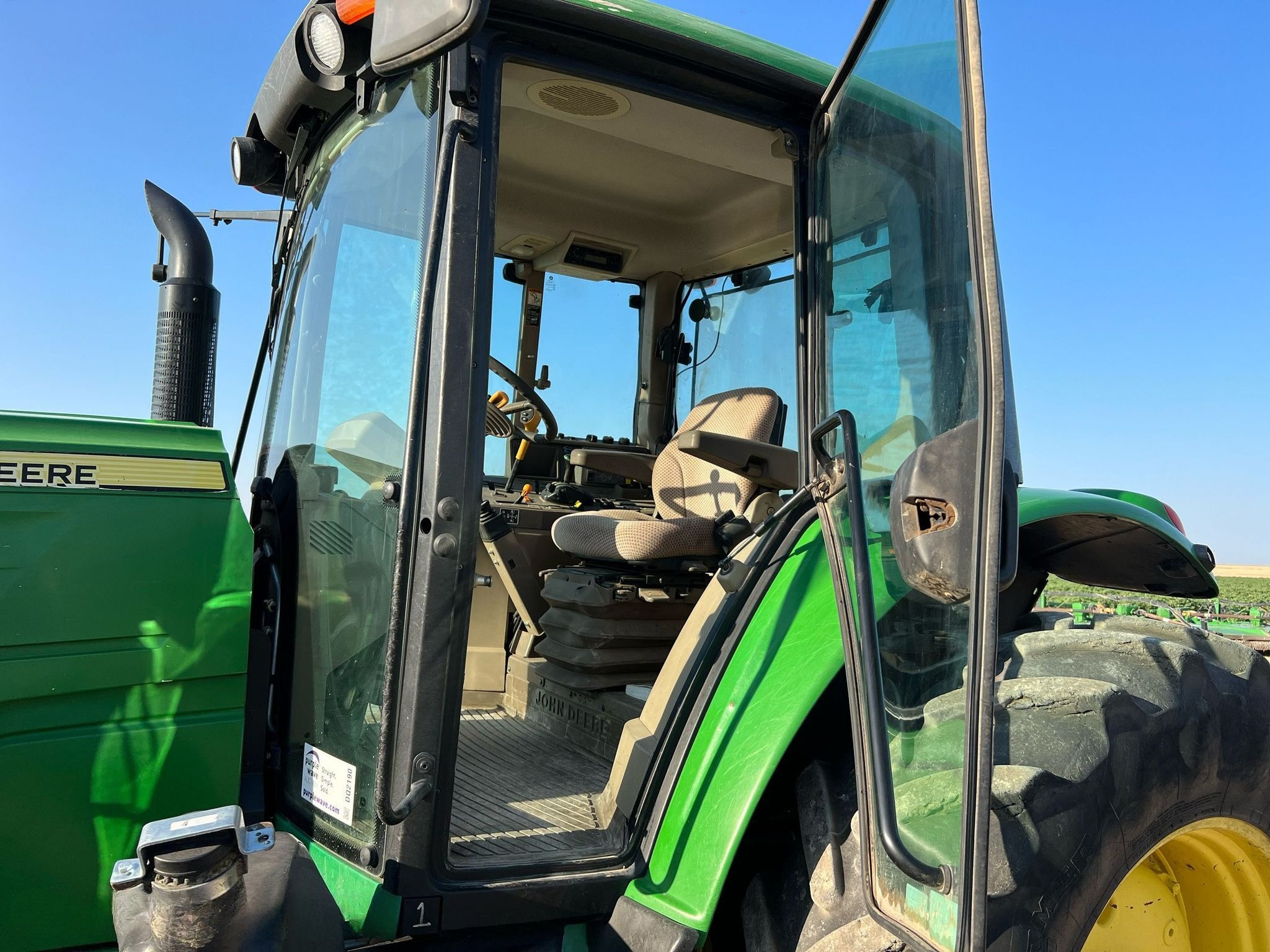 2015 John Deere 6125M MFWD thumbnail 4