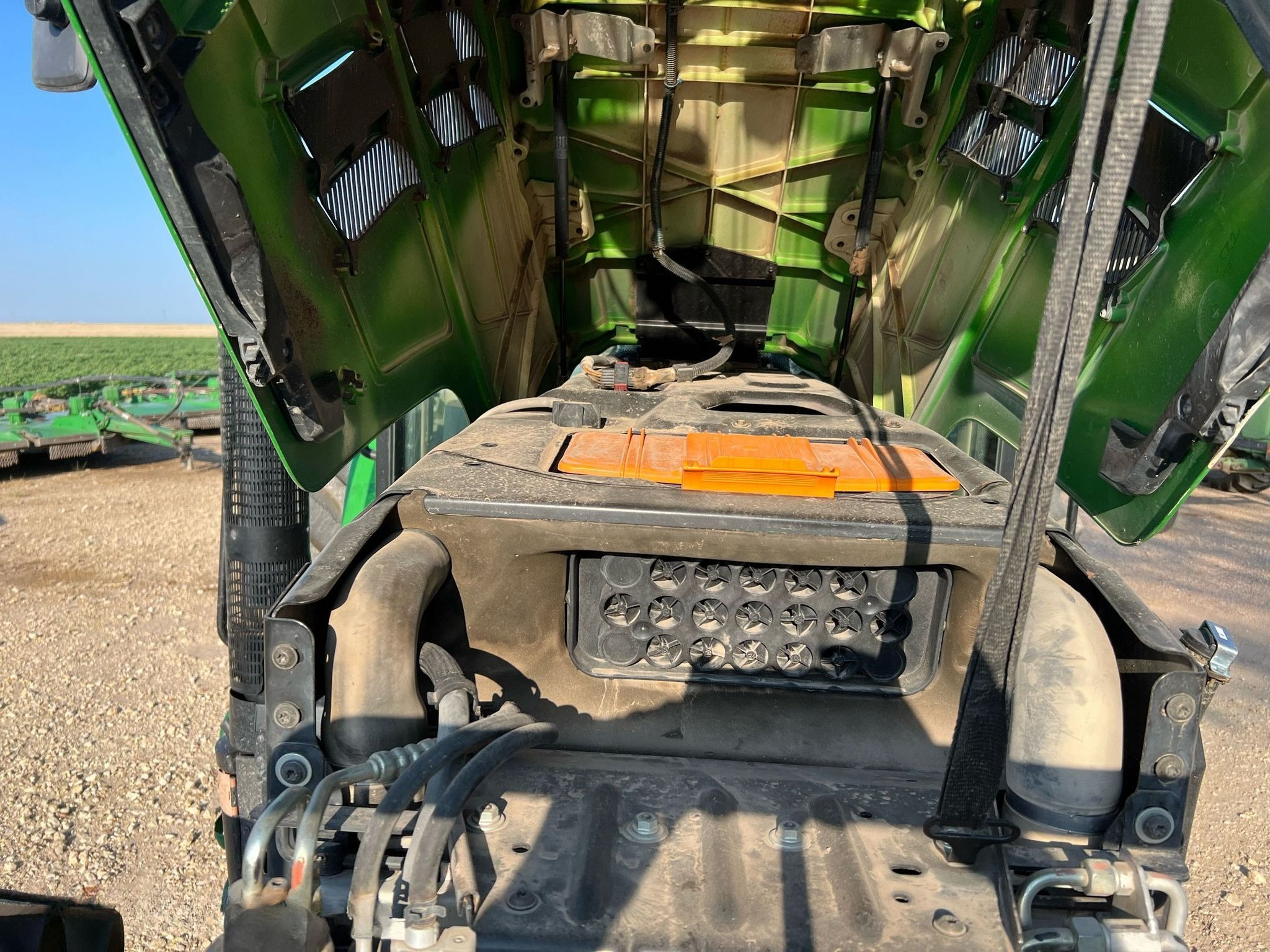 2015 John Deere 6125M MFWD thumbnail 6